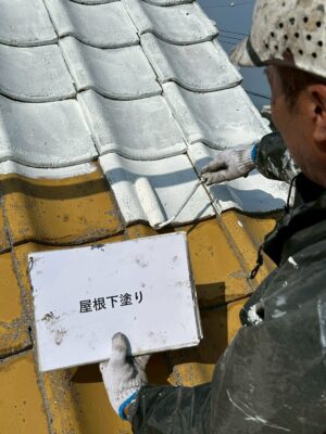 屋根　下塗り